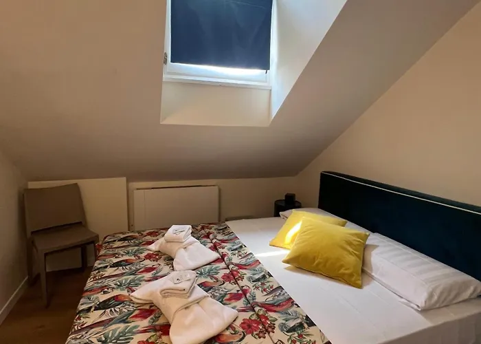 Renewed Historic Flat In Apartament Rzym